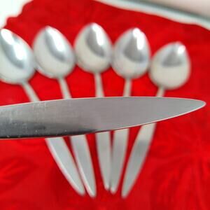 6 Oneida Oneidacraft Deluxe Stainless Wintersong Table Spoons